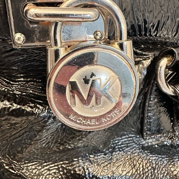 Michael Kors large patent leather top handle or shoulder strap purse. - Picture 7 of 7